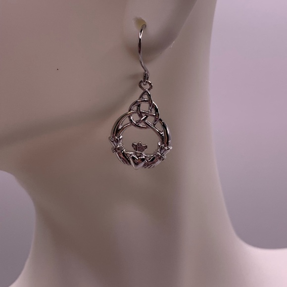 Claddagh style earrings - Picture 2 of 2